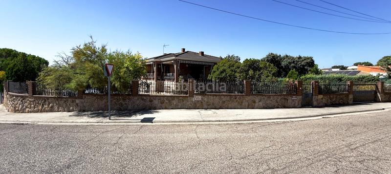 Foto 181107a0-59f8-4067-a360-2449ad21acad. Chalet dans calle águila 88 dans Calalberche