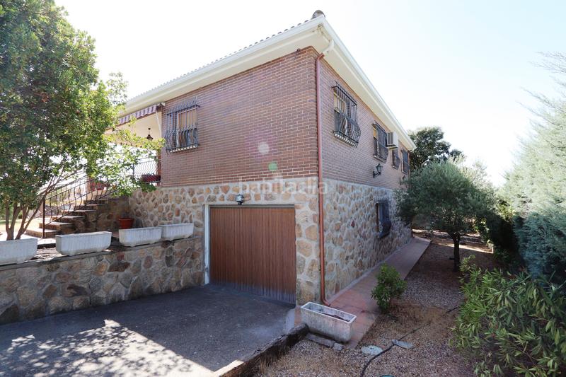 Foto 2abbcfa9-3a79-418d-aa5b-fa92fa7d6c3c. Chalet dans calle águila 88 dans Calalberche