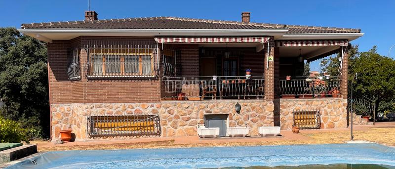 Foto c19207f1-75e3-4dae-a821-f6de56b21ee5. Chalet dans calle águila 88 dans Calalberche