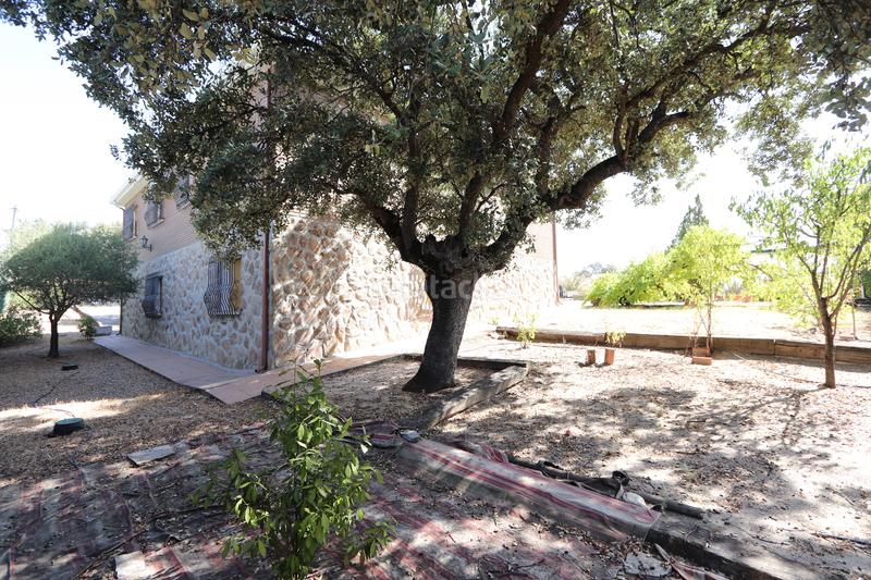 Foto c31186c0-19e0-487d-aca7-e938aeb9545a. Chalet dans calle águila 88 dans Calalberche