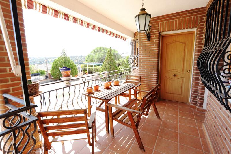 Foto e766b61c-aba7-4e5e-97e3-5e115974771d. Chalet dans calle águila 88 dans Calalberche