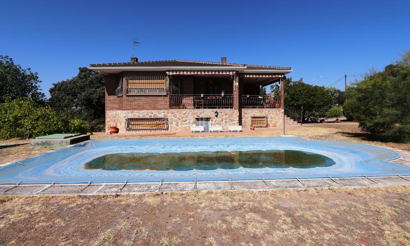 Foto eabad9ef-ccbd-4128-9776-70a632b32255. Chalet dans calle águila 88 dans Calalberche