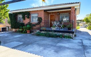 Xalet en Calle ro naln 12. Corbalan inmobiliaria agencia origen de calalberche vende, chale