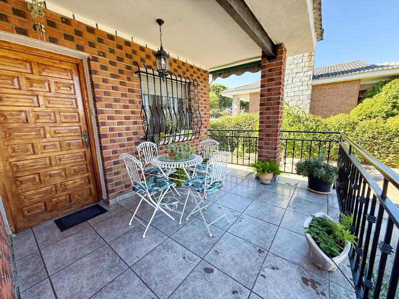 Foto 44edcf58-6f8b-4e6c-b96e-609dc7aa1c58. Chalet dans calle río nalón 12 dans Calalberche