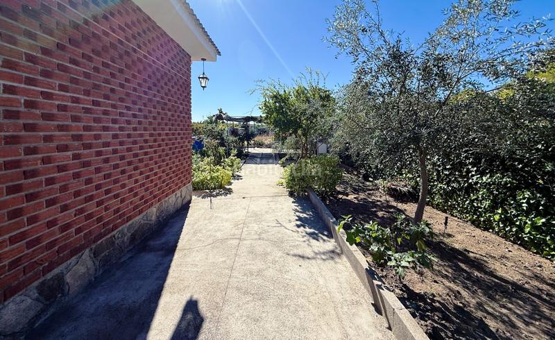 Foto 80a782d1-5f72-40e1-8ea0-8a9a62715d2c. Chalet dans calle río nalón 12 dans Calalberche