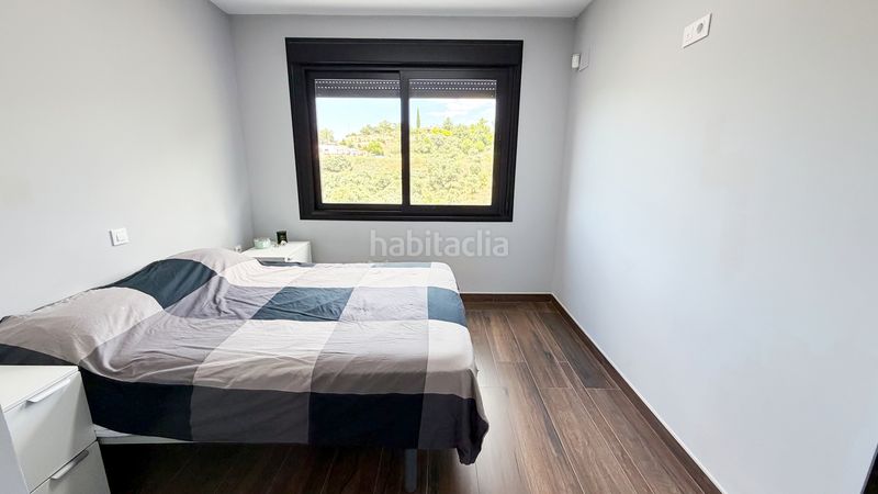 Foto 33984556-eb7b-496b-b0aa-c2465409c9cc. Chalet in calle atenas 1 in Calalberche