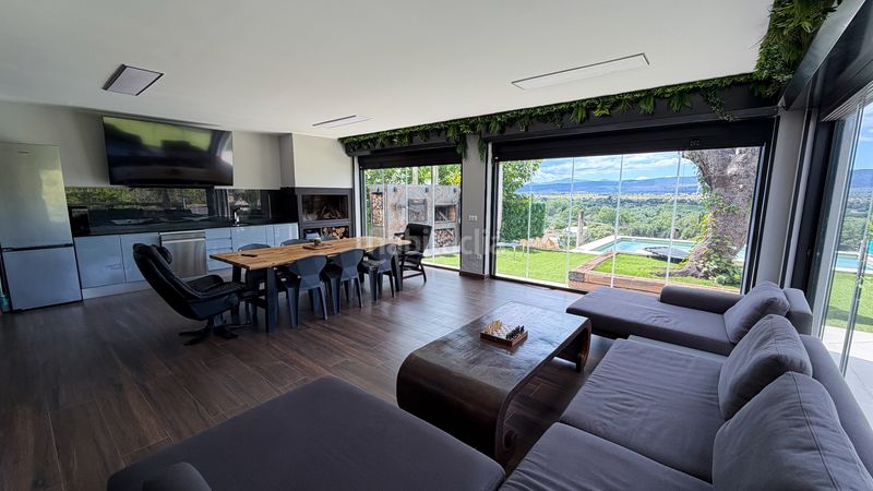 Foto d037b01a-e138-4587-99be-52690b33450f. Chalet in calle atenas 1 in Calalberche