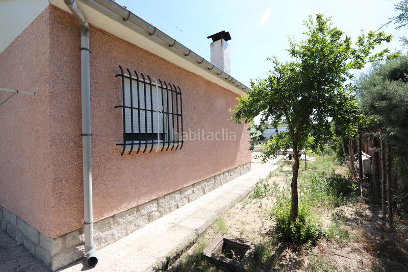 Foto 3e1ef71d-cd46-4d21-9ad8-6a00a0657034. Chalet en calle río gállego 25 en Calalberche
