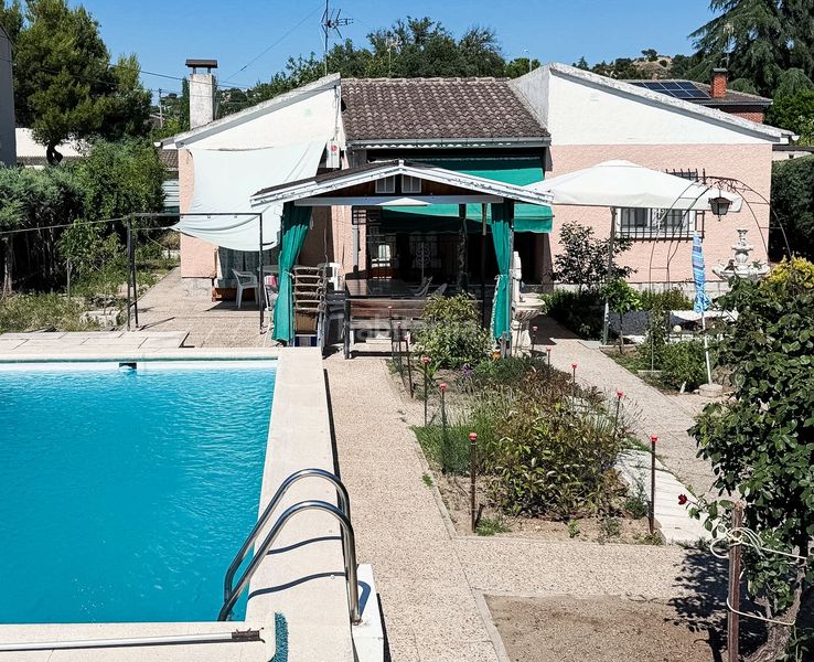Foto e932c7f4-f97a-4dec-9e3e-b6a7630a5ace. Chalet en calle río gállego 25 en Calalberche