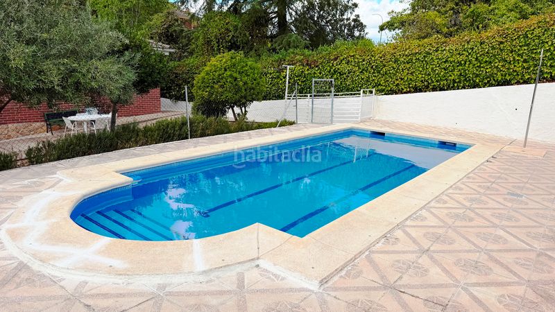 Foto b2d4f228-1a75-49d8-b6be-2a0c887fa54a. Xalet amb xemeneia calefacció piscina a Calalberche
