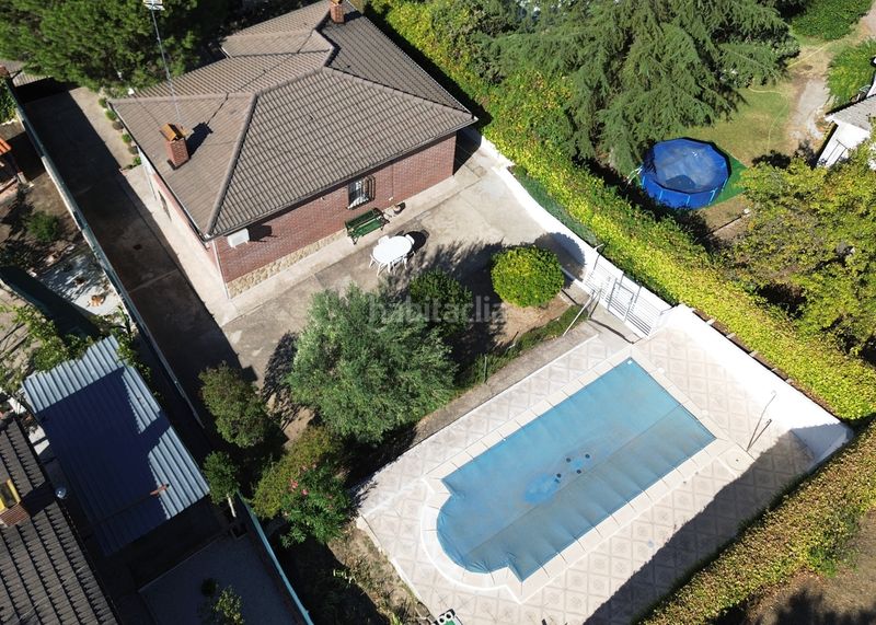 Foto d0d9e52e-be5e-46ca-998f-fb700d81a2b6. Xalet amb xemeneia calefacció piscina a Calalberche