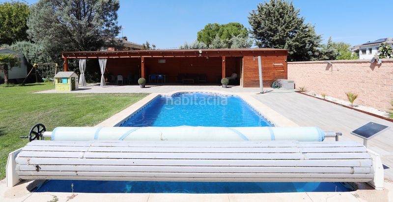 Foto 1584a968-2600-499b-9870-2b1b390e929f. Chalet avec cheminée chauffage parking piscine dans Calalberche