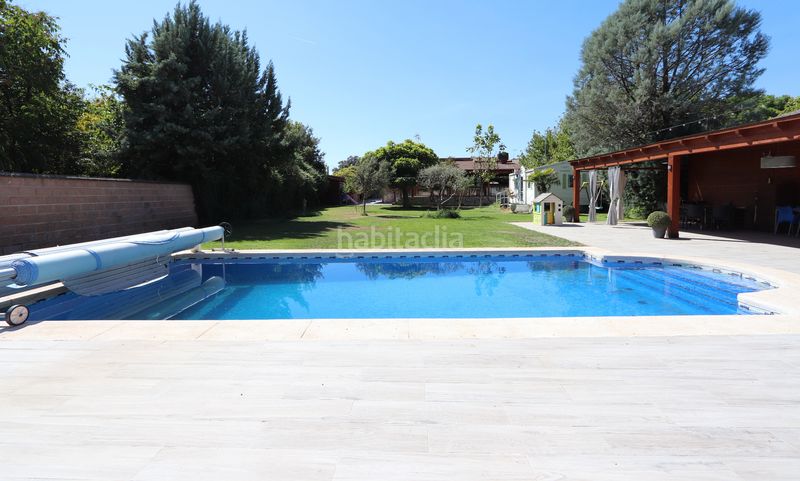 Foto 4d5d3582-9796-4b60-b372-0421dd0f6a70. Chalet avec cheminée chauffage parking piscine dans Calalberche