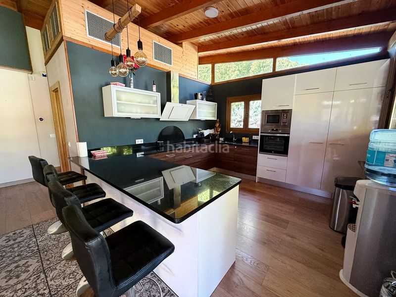 Foto a2d812a1-8e8a-45bd-be23-2395b5d60343. Chalet avec cheminée chauffage parking piscine dans Calalberche