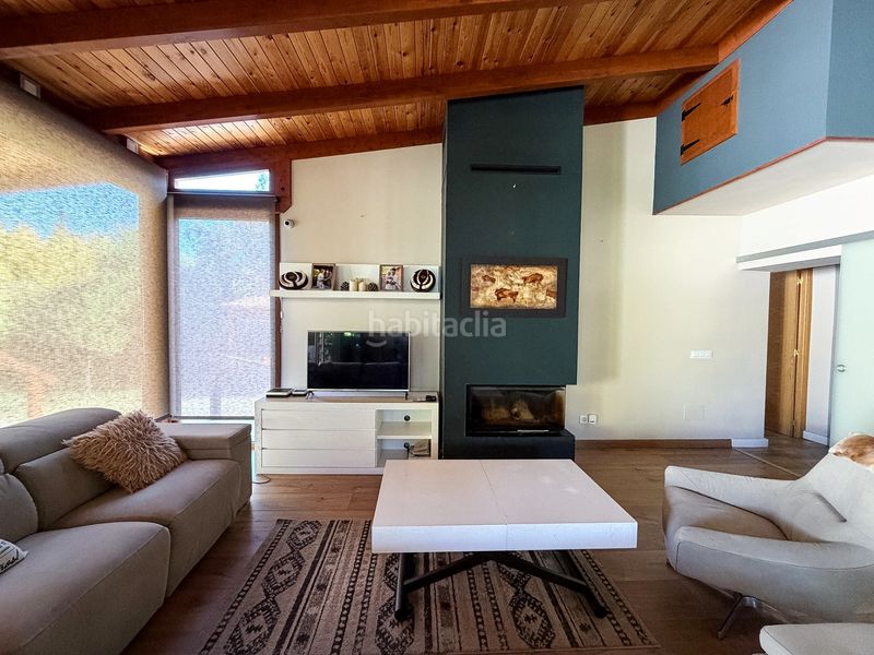 Foto b1f32d45-6b0b-475b-a33c-557fcf174ec3. Chalet avec cheminée chauffage parking piscine dans Calalberche