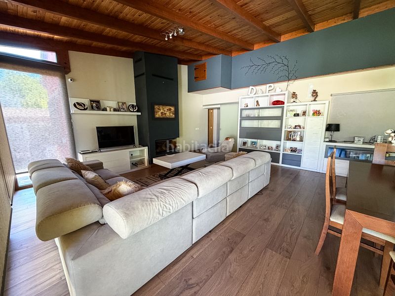 Foto b9870d99-0ffe-46e5-b68c-4c2dccf597df. Chalet avec cheminée chauffage parking piscine dans Calalberche