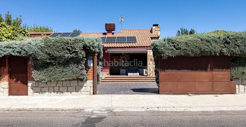Foto bd42d3fe-725e-4c4d-9da2-c12a622072fa. Chalet avec cheminée chauffage parking piscine dans Calalberche