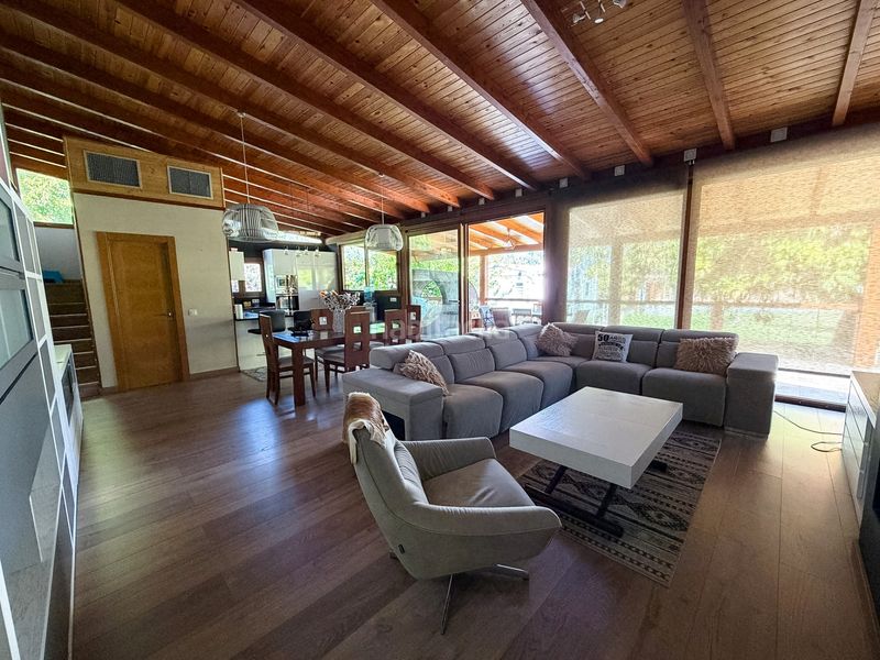 Foto c63c0872-7a22-44a3-979d-6e87edba616d. Chalet avec cheminée chauffage parking piscine dans Calalberche
