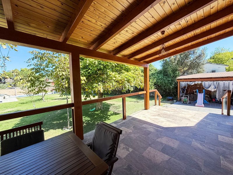 Foto e154a4f0-7804-40d9-96a2-3bb76691a285. Chalet avec cheminée chauffage parking piscine dans Calalberche