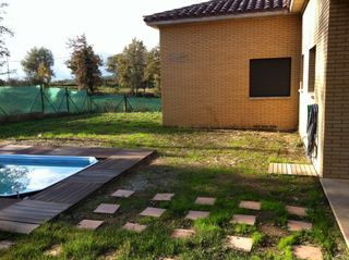 Chalet  Carrer montsià 2. Casa unifamiliar aïllada en una sola planta