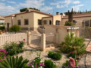 Masia a Pedanías Este. Estamos muy orgullosos de poder presentarles esta casa de campo