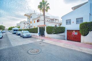 Aparcament cotxe a Aguas Nuevas. Se vende unanbspcocheranbspennbsptorrevieja, en la zona playa de