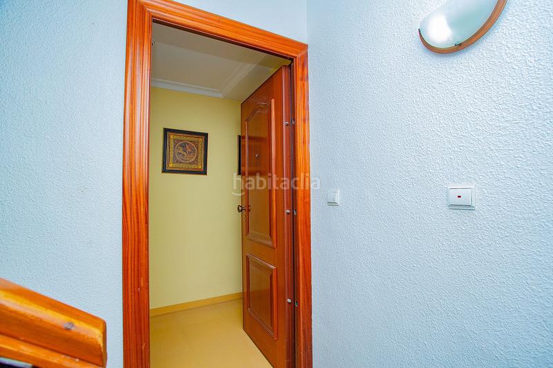 Foto 0879a69c-eb11-4284-b0ba-a7bd59f29ac6. Apartamento se vendenbspapartamentonbspamplio para reformar cerca de lanbspplayanbspdel curanbspennbsp con patio y cochera.nbspel ap en Torrevieja