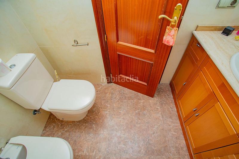 Foto 0a54857f-b6c3-4898-a526-cebbaec2e9ee. Apartamento se vendenbspapartamentonbspamplio para reformar cerca de lanbspplayanbspdel curanbspennbsp con patio y cochera.nbspel ap en Torrevieja