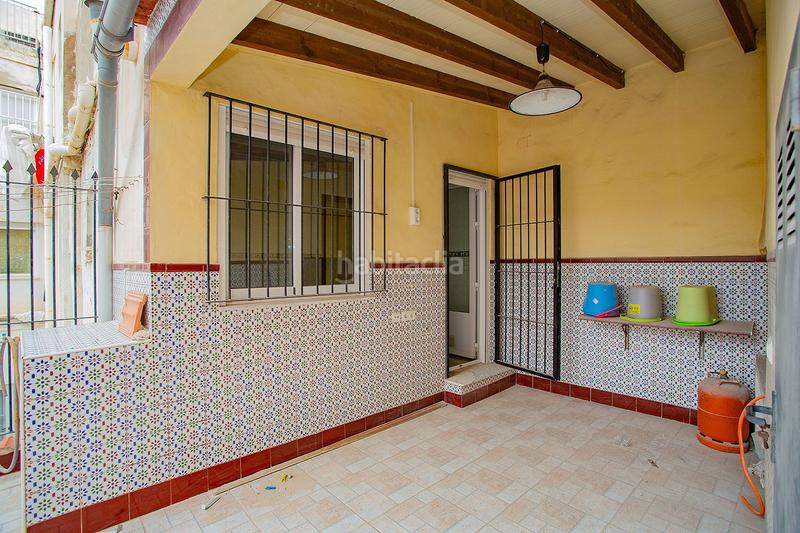Foto 182349e1-43a0-4c40-9144-bb71b14ffac2. Apartamento se vendenbspapartamentonbspamplio para reformar cerca de lanbspplayanbspdel curanbspennbsp con patio y cochera.nbspel ap en Torrevieja