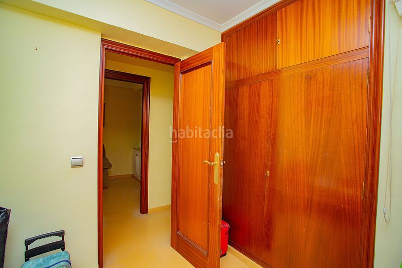 Foto 239b37d2-a43c-4146-86ae-ec4e5d8e8157. Apartamento se vendenbspapartamentonbspamplio para reformar cerca de lanbspplayanbspdel curanbspennbsp con patio y cochera.nbspel ap en Torrevieja