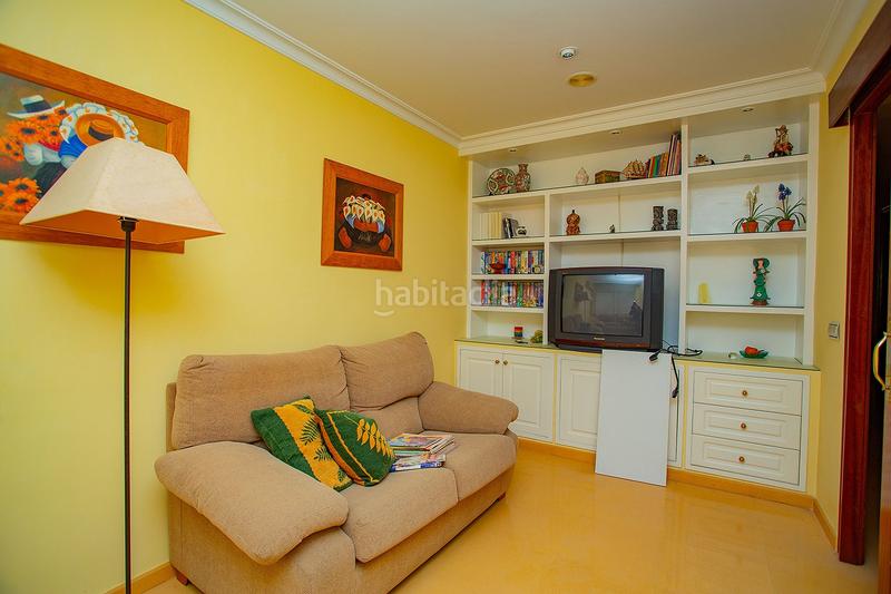Foto 2cd51846-f8fe-4aba-bc43-0191ead6cf82. Apartamento se vendenbspapartamentonbspamplio para reformar cerca de lanbspplayanbspdel curanbspennbsp con patio y cochera.nbspel ap en Torrevieja