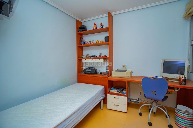 Foto 2f666732-22ff-4fff-9684-151c162ef852. Apartamento se vendenbspapartamentonbspamplio para reformar cerca de lanbspplayanbspdel curanbspennbsp con patio y cochera.nbspel ap en Torrevieja