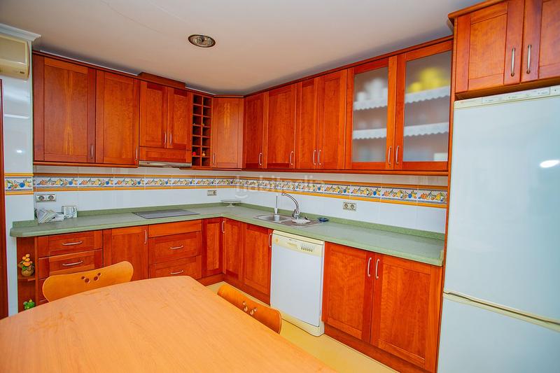 Foto 30a829e7-a9ee-4037-a40d-b3aef6d1b988. Apartamento se vendenbspapartamentonbspamplio para reformar cerca de lanbspplayanbspdel curanbspennbsp con patio y cochera.nbspel ap en Torrevieja
