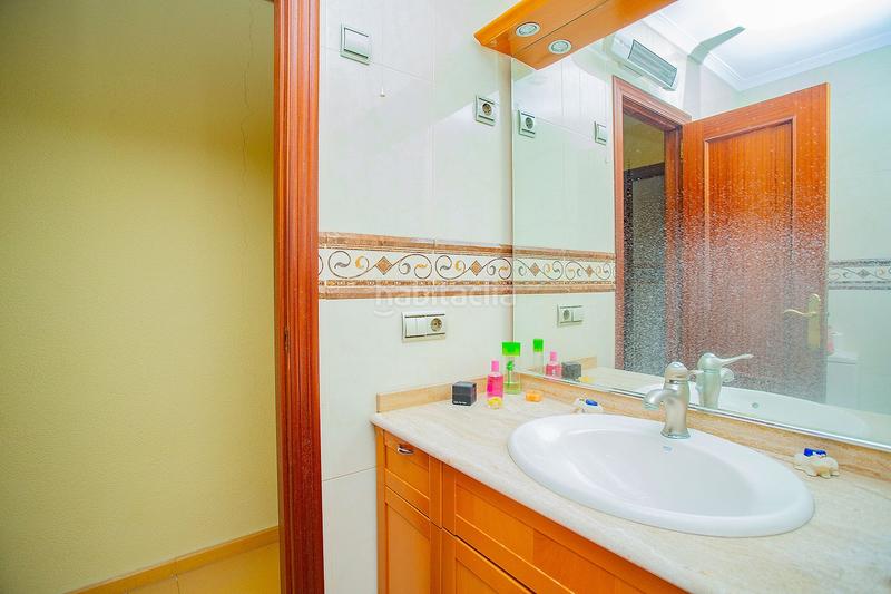 Foto 65743f52-41e2-420b-994c-94fe0cfcc3f5. Apartamento se vendenbspapartamentonbspamplio para reformar cerca de lanbspplayanbspdel curanbspennbsp con patio y cochera.nbspel ap en Torrevieja