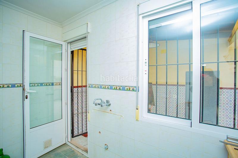Foto 66f748ab-b4e6-42e6-8620-04372b981524. Apartamento se vendenbspapartamentonbspamplio para reformar cerca de lanbspplayanbspdel curanbspennbsp con patio y cochera.nbspel ap en Torrevieja