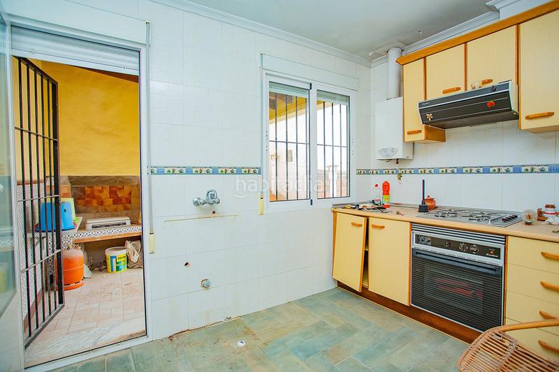 Foto 810b2aa6-6c9e-491a-af6b-6344e63f560e. Apartamento se vendenbspapartamentonbspamplio para reformar cerca de lanbspplayanbspdel curanbspennbsp con patio y cochera.nbspel ap en Torrevieja