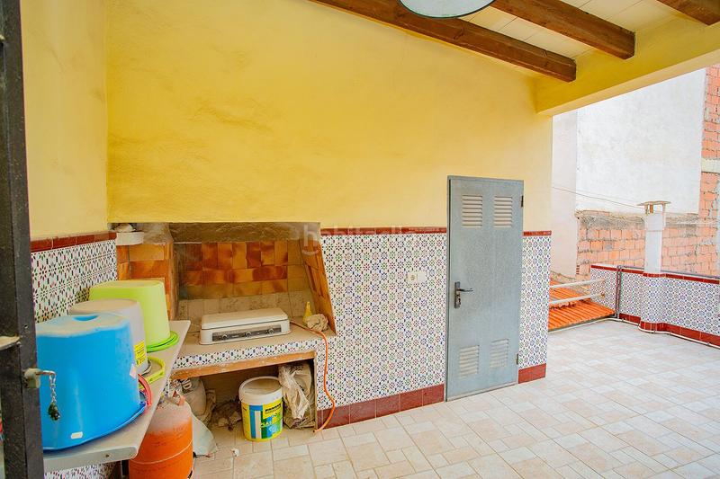 Foto 828ca7bb-401b-428e-a7ed-3e3e71383619. Apartamento se vendenbspapartamentonbspamplio para reformar cerca de lanbspplayanbspdel curanbspennbsp con patio y cochera.nbspel ap en Torrevieja