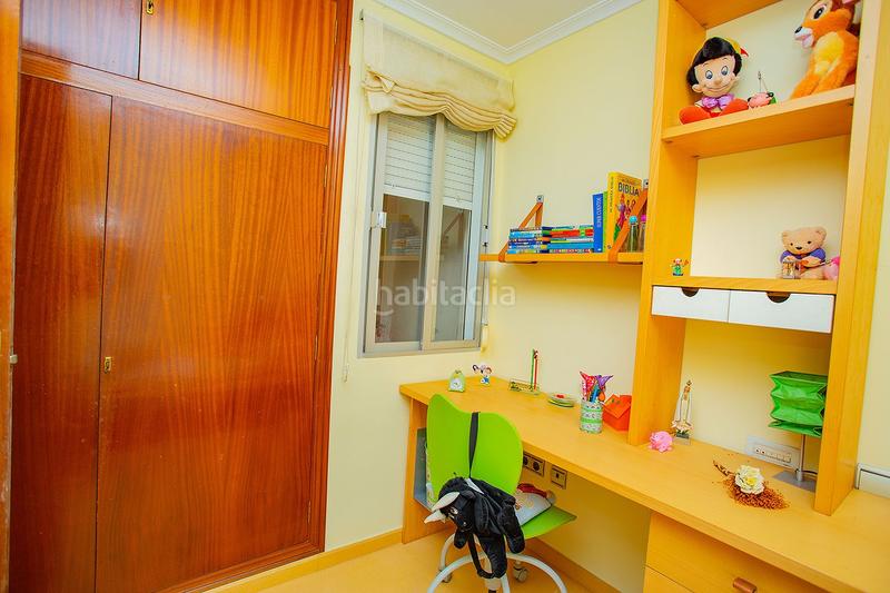 Foto 8a16d768-f8ae-4acf-a60e-89cacaa5352b. Apartamento se vendenbspapartamentonbspamplio para reformar cerca de lanbspplayanbspdel curanbspennbsp con patio y cochera.nbspel ap en Torrevieja