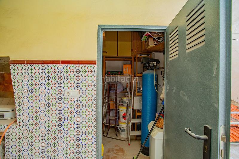 Foto a2d47350-3224-4f41-ba2c-e3e9ac91621b. Apartamento se vendenbspapartamentonbspamplio para reformar cerca de lanbspplayanbspdel curanbspennbsp con patio y cochera.nbspel ap en Torrevieja
