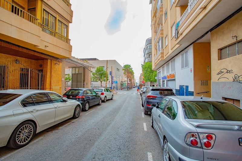 Foto a8b544d5-0ac1-41ea-a8cd-782cf271c586. Apartamento se vendenbspapartamentonbspamplio para reformar cerca de lanbspplayanbspdel curanbspennbsp con patio y cochera.nbspel ap en Torrevieja