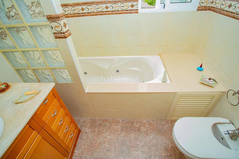 Foto b24f3e22-4b47-4f07-825a-41a454c827e6. Apartamento se vendenbspapartamentonbspamplio para reformar cerca de lanbspplayanbspdel curanbspennbsp con patio y cochera.nbspel ap en Torrevieja