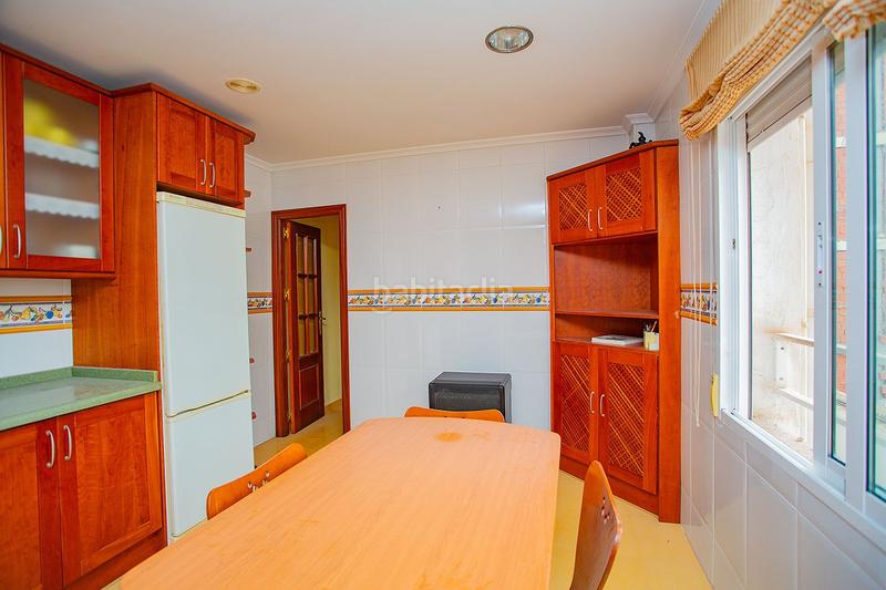 Foto b90c955c-ec4d-4968-8c88-ba4eac7c397d. Apartamento se vendenbspapartamentonbspamplio para reformar cerca de lanbspplayanbspdel curanbspennbsp con patio y cochera.nbspel ap en Torrevieja