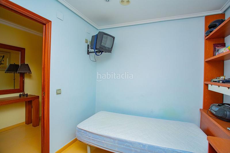 Foto dbf53eb8-d0a3-45c3-90c4-26c96f9234f2. Apartamento se vendenbspapartamentonbspamplio para reformar cerca de lanbspplayanbspdel curanbspennbsp con patio y cochera.nbspel ap en Torrevieja