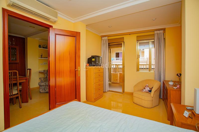 Foto ed127a12-6b10-424b-8d14-20dce9d34c87. Apartamento se vendenbspapartamentonbspamplio para reformar cerca de lanbspplayanbspdel curanbspennbsp con patio y cochera.nbspel ap en Torrevieja