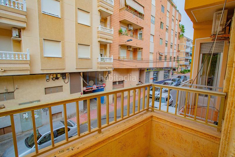 Foto fd9c659e-d0b8-4918-b1a6-5f11aaf322cf. Apartamento se vendenbspapartamentonbspamplio para reformar cerca de lanbspplayanbspdel curanbspennbsp con patio y cochera.nbspel ap en Torrevieja