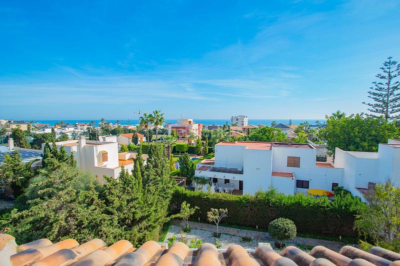 Foto 70ce472c-5a4c-45e1-af06-771c1db1535e. Casa amb calefacció aparcament piscina a Cañada del Molino Torrevieja