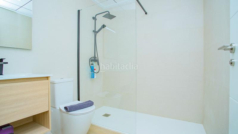 Foto 87e58769-0ce3-47f2-9ad3-59f4db1862dd. Planta baja este precioso apartamento en planta baja, a sólo 300 metros de la playa de la mata, fue completamente reformado en 2021. con 3 dor en Guardamar del Segura