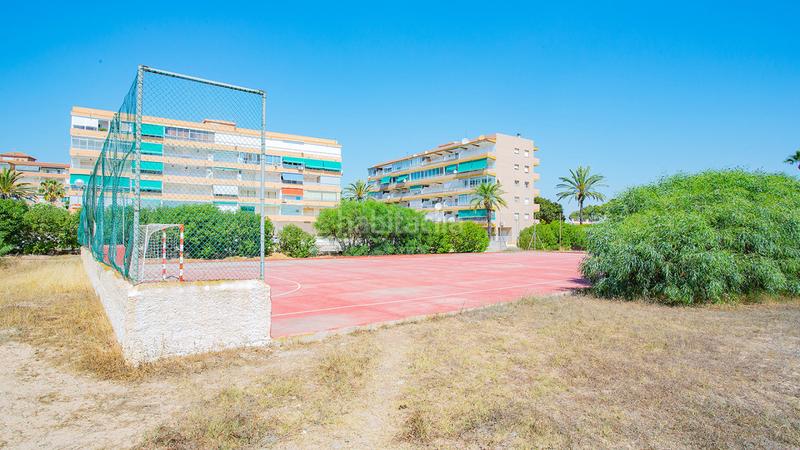 Foto 98bdf3ec-4c9d-4b58-8171-deba5ad5259f. Planta baja este precioso apartamento en planta baja, a sólo 300 metros de la playa de la mata, fue completamente reformado en 2021. con 3 dor en Guardamar del Segura