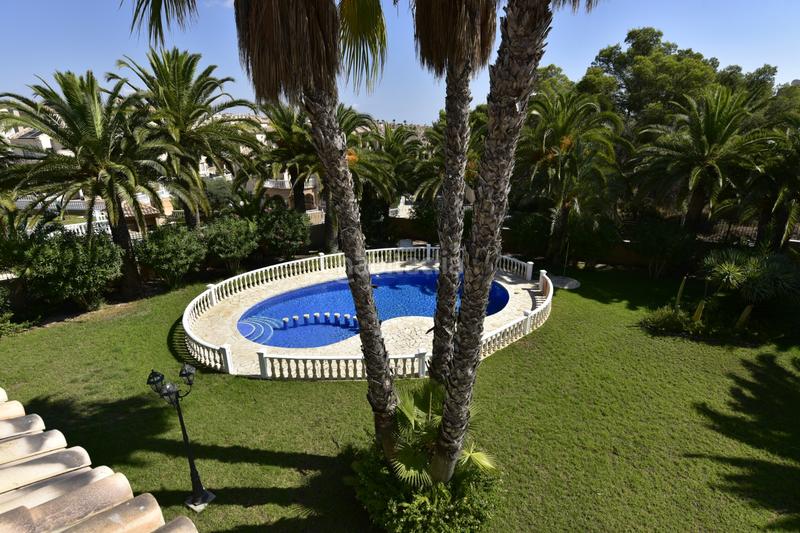 Foto 3e697962-93c2-4a4f-b3f2-5a8de6b27153. Casa amb calefacció aparcament piscina a Villamartín-Las Filipinas Orihuela