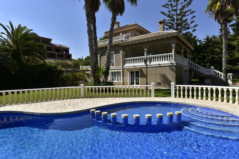 Foto bc1b89e9-7bb6-4694-84e1-de158919be0e. Casa amb calefacció aparcament piscina a Villamartín-Las Filipinas Orihuela